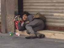 当男友面拍写真被乞丐,男友视角下的乞丐瞬间